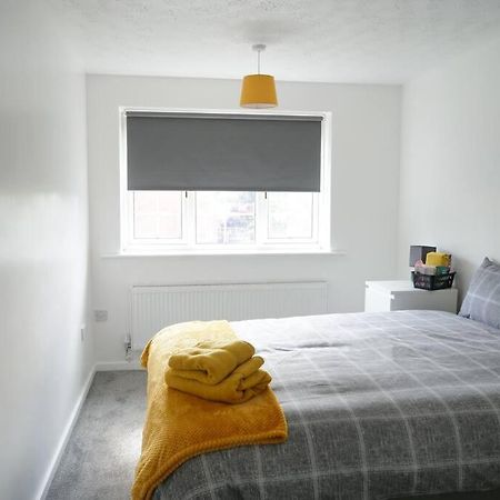 Cosy Four Bed Property With En-Suite Near To Nec Birmingham Airport And The City Exterior photo