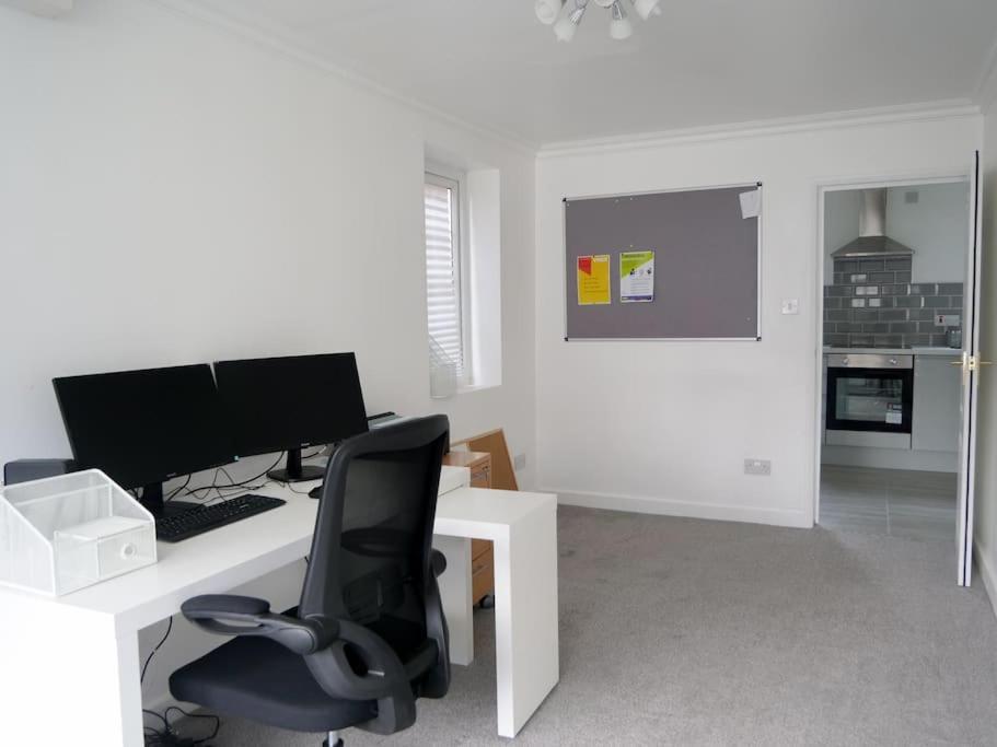 Cosy Four Bed Property With En-Suite Near To Nec Birmingham Airport And The City Exterior photo