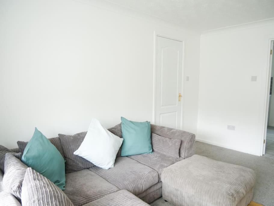 Cosy Four Bed Property With En-Suite Near To Nec Birmingham Airport And The City Exterior photo